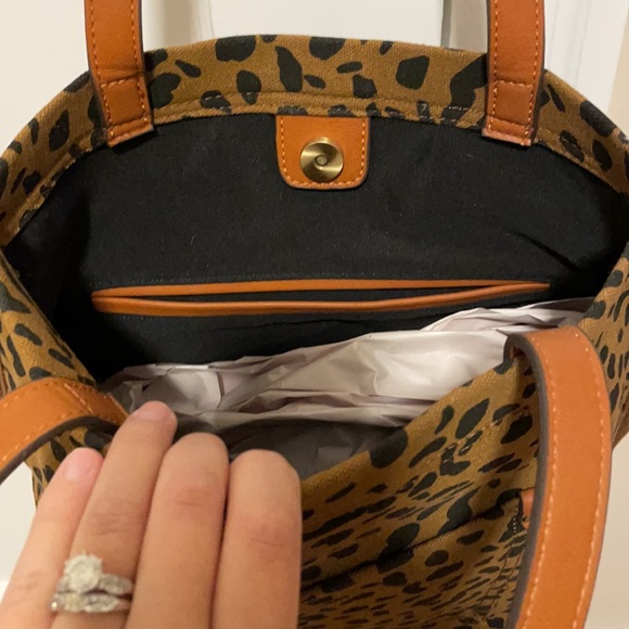 NWT 🐆 canvas and faux leather tote purse - Picture 3 of 5